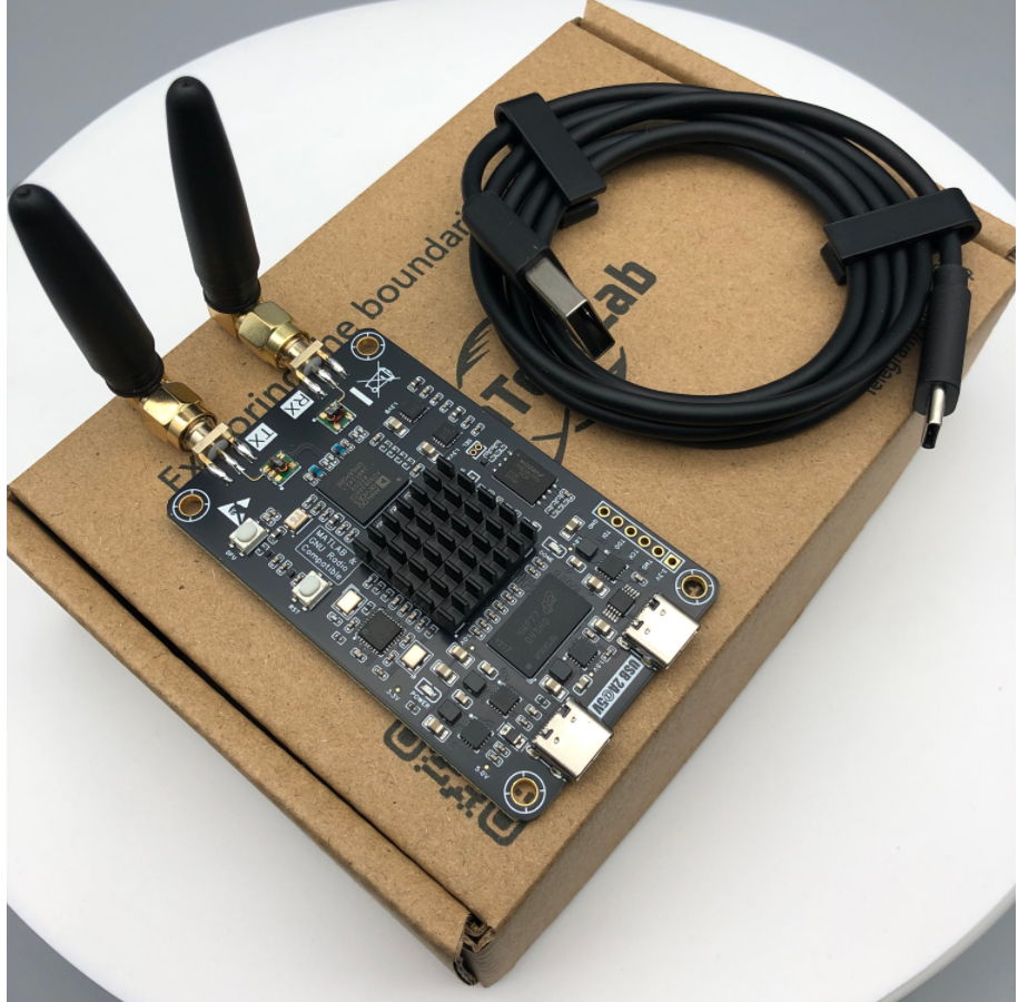 PlutoSDR NANO with XC7Z010CLG400 and AD936X for SDR Beginner Wireless Communication Development